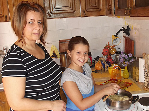 Učenica od prodaje nakita plaća račune