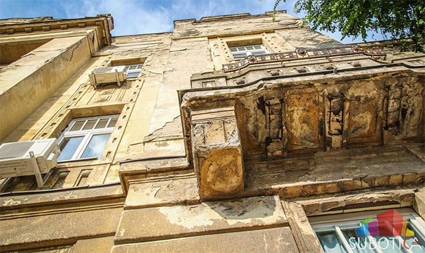 Tehnička škola "Ivan Sarić" uskoro bi trebalo da dobije novac za sanaciju najkritičnijih delova fasade