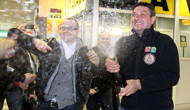 Sagmajstera na aerodromu dočekali brojni prijatelji, navijači i novinari