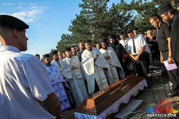 Najtužnija povorka: Hiljade ljudi ispratilo Tijanu na poslednji počinak