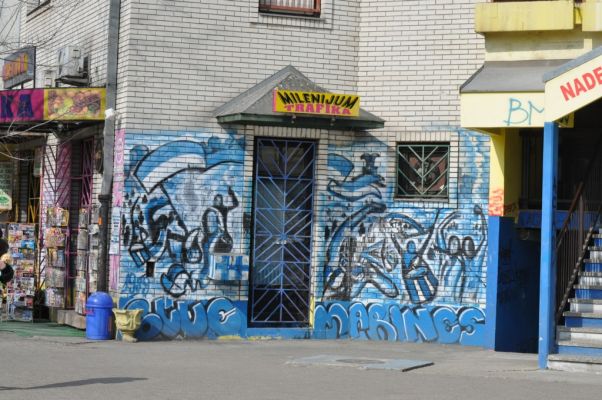 Navijački grafiti koji vizuelno uništavaju naš grad