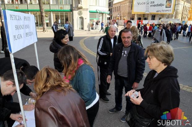 DS prikupljao potpise za Peticiju za ukidanje zakona kojim su smanjene plate i penzije