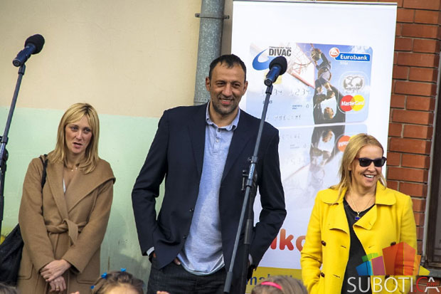 Fondacija "Divac" pomogla opremanje dečjeg igrališta u vrtiću "Lastavica"