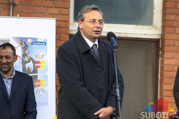 Fondacija "Divac" pomogla opremanje dečjeg igrališta u vrtiću "Lastavica"