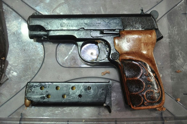 Carinici pronašli pištolj među čvarcima