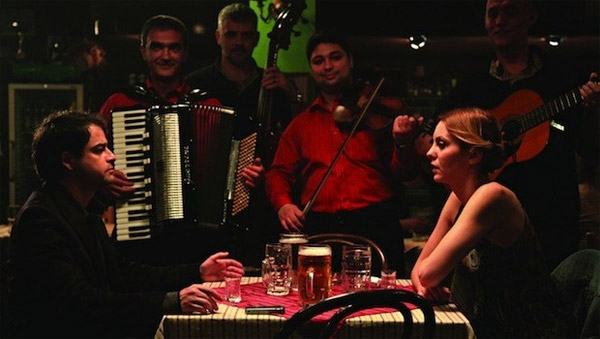 Praktičan vodič kroz Beograd sa pevanjem i plakanjem Praktičan vodič kroz Beograd sa pevanjem i plakanjem