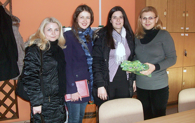 Kolo srpskih sestara poklanja školski pribor