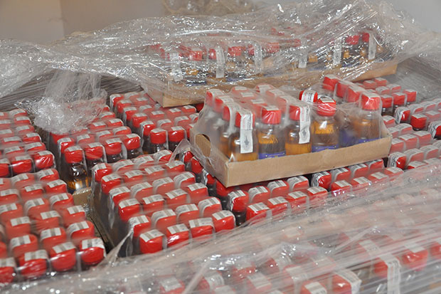 Otkriven nelegalni pogon za proizvodnju pića, uhapšene tri osobe iz Subotice