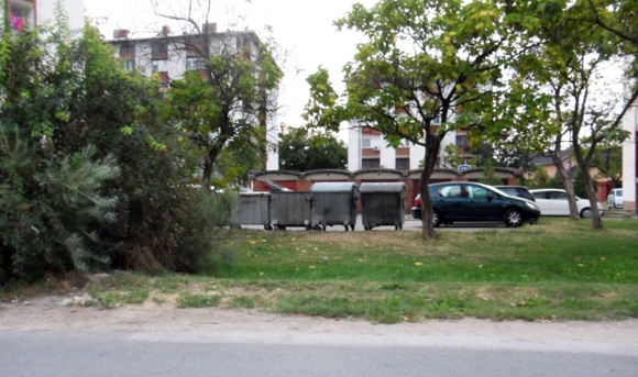 Kontejneri u Ulici Sekereš Lasla vraćeni na mesto