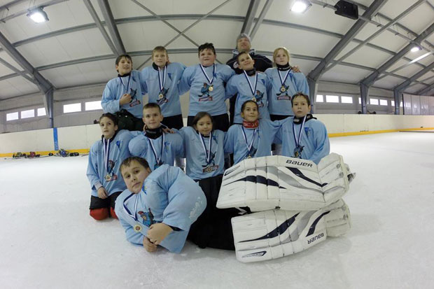 Hokejaši Spartaka aktivni na ledu