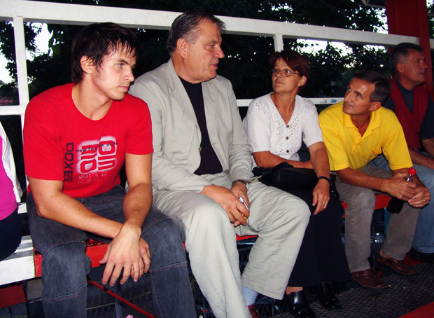 Čaba izvodi početni udarac na sutrašnjoj fudbalskoj utakmici Spartak - Partizan