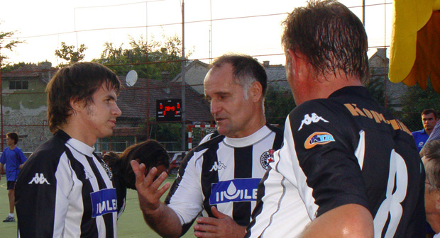 Čaba izvodi početni udarac na sutrašnjoj fudbalskoj utakmici Spartak - Partizan