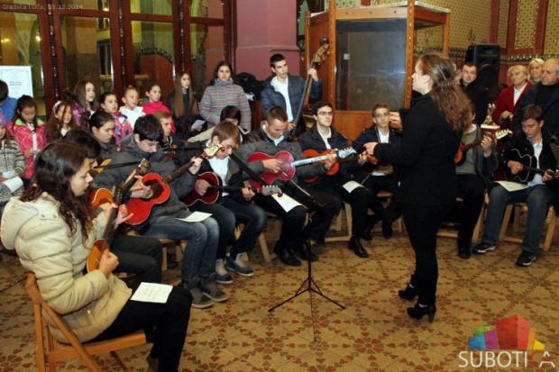 Otvorena tradicionalna izložba božićnjaka