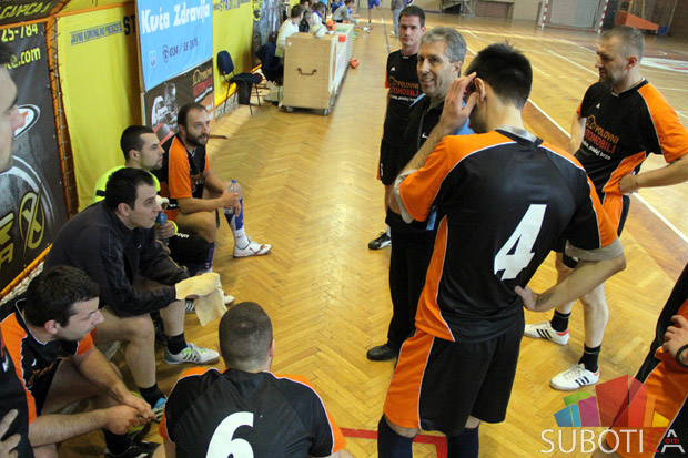 Počeo 42. Novogodišnji turnir u malom fudbalu