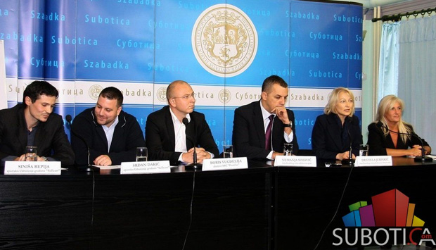 Dečje igre bez granica na bazenu