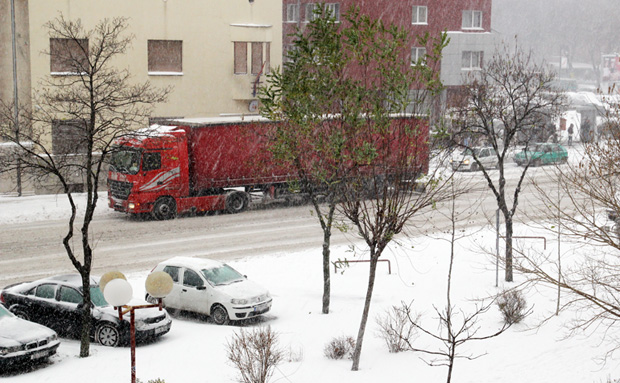 Jak vetar stvara snežne nanose i otežava posao zimskih službi