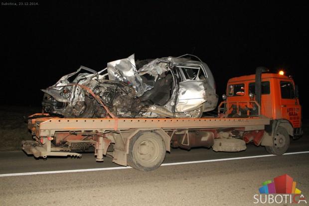 Poginuo 38-godišnji vozač u saobraćajnoj nesreći na putu između Mišićeva i Bajmoka