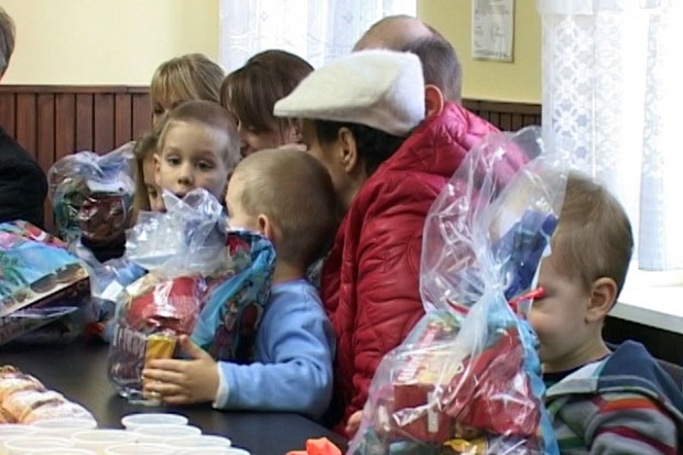 Deda Mraz posetio mališane u MZ "Mali Bajmok"