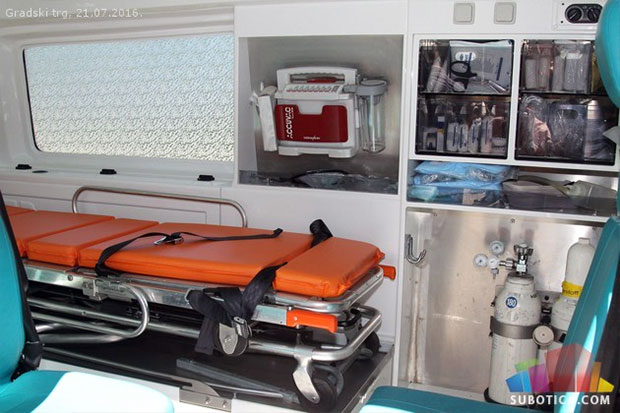 Domu zdravlja predato sanitetsko vozilo za prevoz migranata