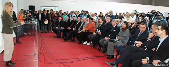 Stoni tenis Subotica - Hala sportova (Saša Vučinić, Modest Dulić, Nemanja Simović) Stoni tenis Subotica - Hala sportova (Saša Vučinić, Modest Dulić, Nemanja Simović)