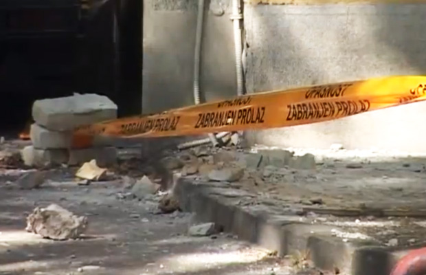 Srušio se deo fasade kod Sinagoge