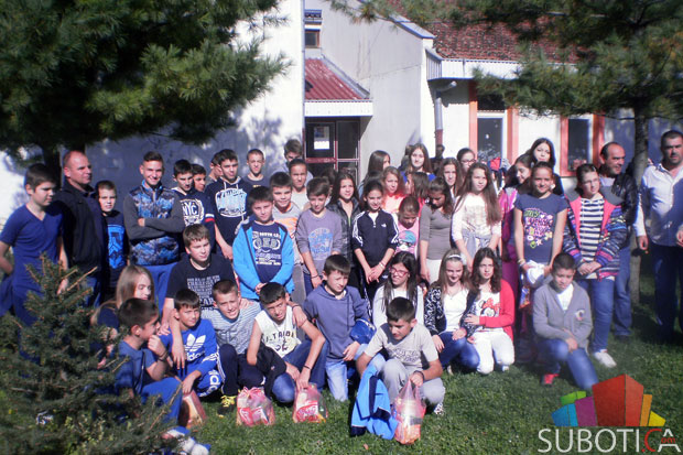 Ministar Aleksandar Vulin posetio decu sa Kosova