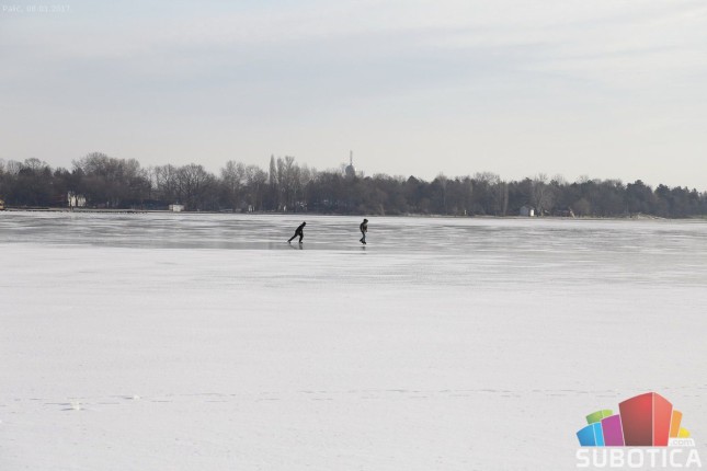 U toku "provetravanje" jezera, led i dalje nebezbedan za klizanje