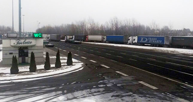 Teretni saobraćaj ka Hrvatskoj i Mađarskoj i dalje usporen