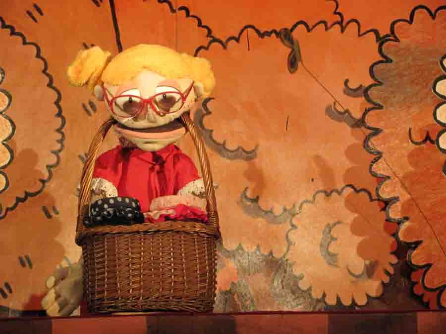 Predstava: Crvenkapica i vuk