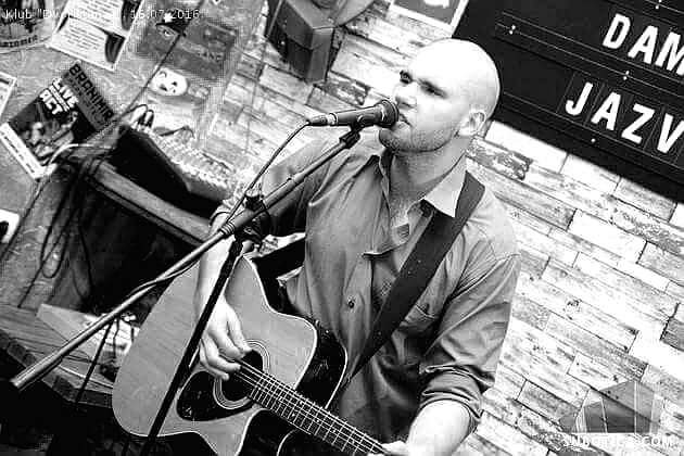 Akustična svirka: Damir Jazvin