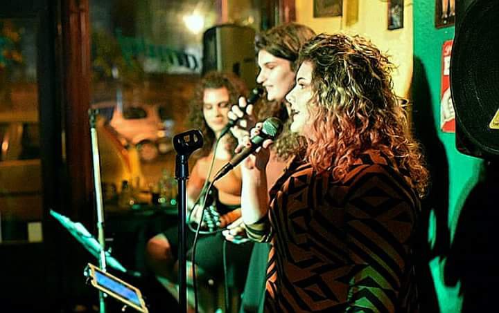 Christmas party: Curlyo trio