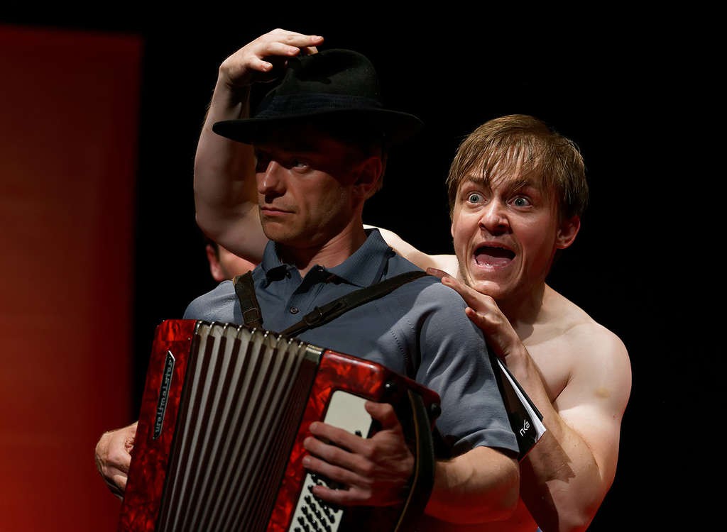 Predstava: Nikolaj Erdman: Samoubica