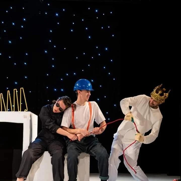 Előadás gyerekeknek: „JÁTSSZ VELEM!”