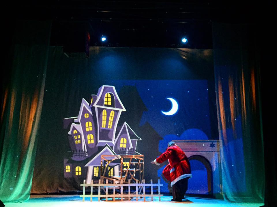 Novogodišnja predstava sa Deda Mrazom