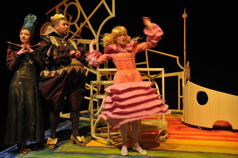 Predstava za decu: Mindentlato Kiralylany