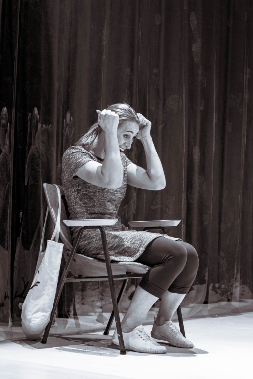 Eva Peterfi-Novak: JEDNA ŽENA – monodrama Regine Sabo