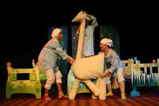 Teatar u pelenama: "Probudilica - Keltető“