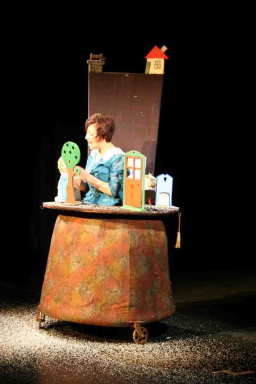 Predstava: Holle Anyó