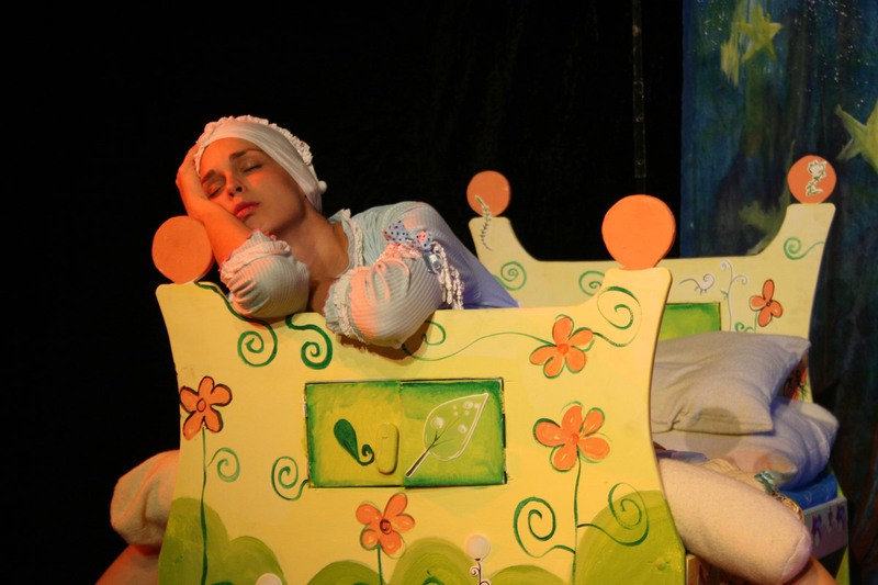 Teatar u pelenama: “Probudilica” / Pelenkás színház: Keltető