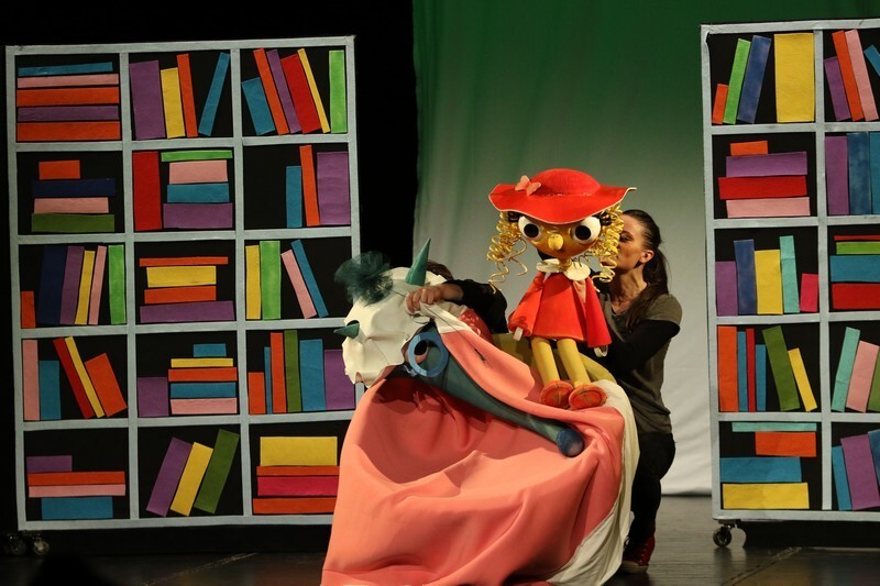 Dečja predstava: „O jednoj sasvim običnoj CRVENKAPI”