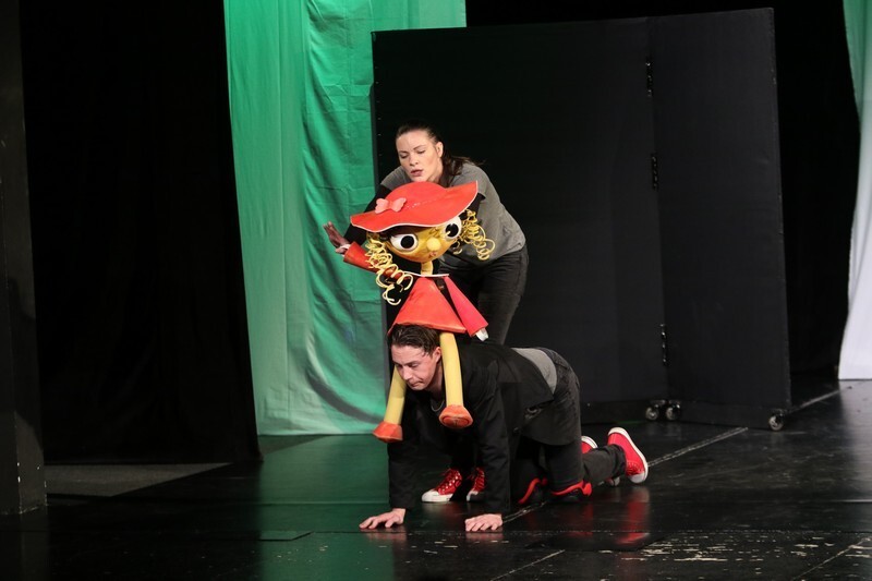 Dečja predstava: „O jednoj sasvim običnoj CRVENKAPI”