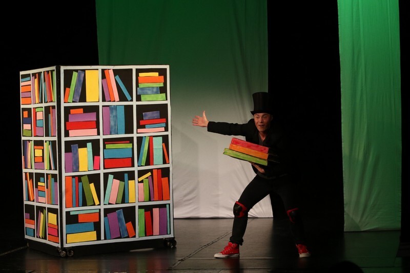 Dečja predstava: „O jednoj sasvim običnoj CRVENKAPI”