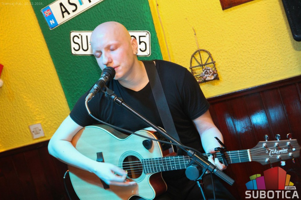 Akustična svirka: Davor Knežević