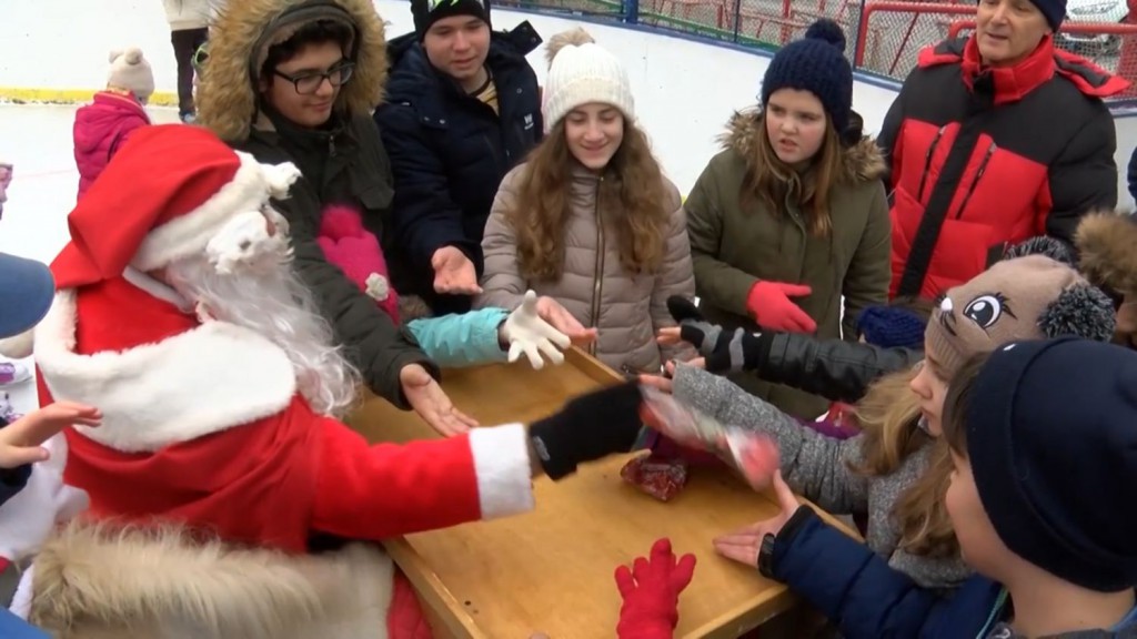 Dodela paketića na ledu