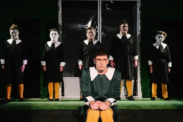 „LIDÉRCEK A SZEKRÉNYBEN”