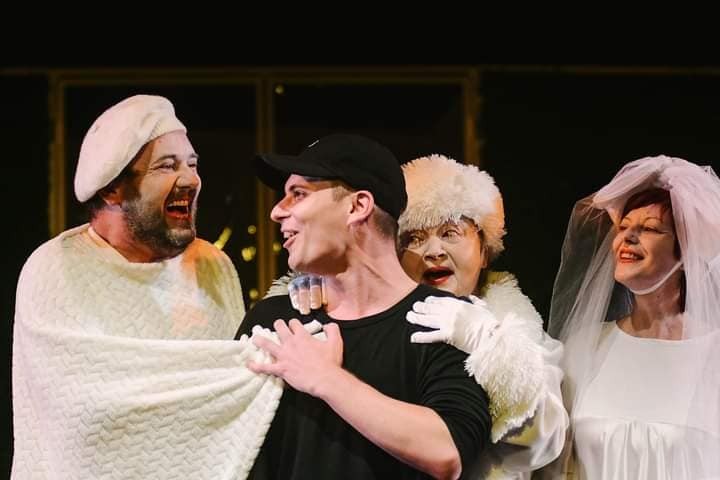 „LIDÉRCEK A SZEKRÉNYBEN”