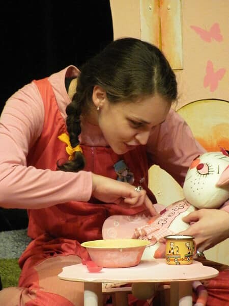 Teatar u pelenama: „ŠARENA PRIČA”