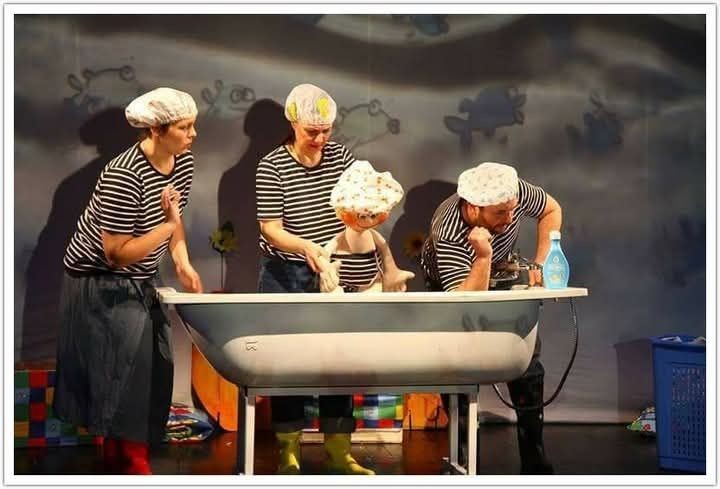 Teatar u pelenama / Pelenkás színház: „Prljalica – Kupalica / Maszatoló – Pancsoló”