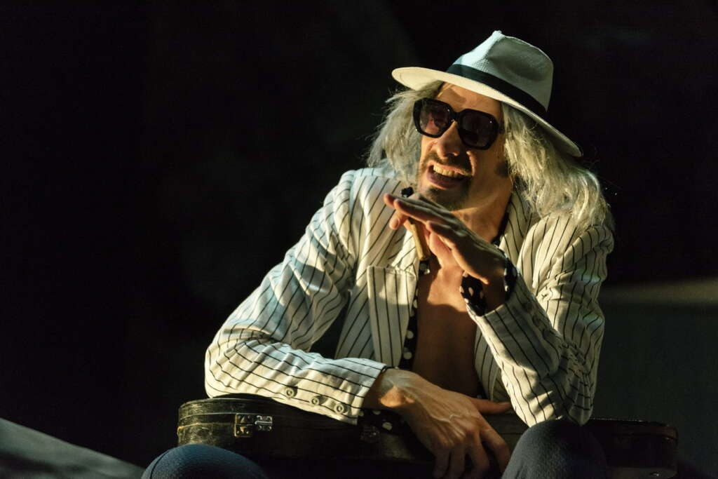 Predstava: Rastrgnite me