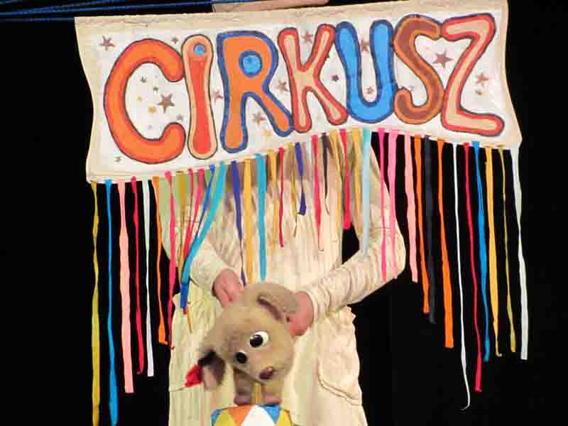 Predstava: Csipet kutja kalandjai